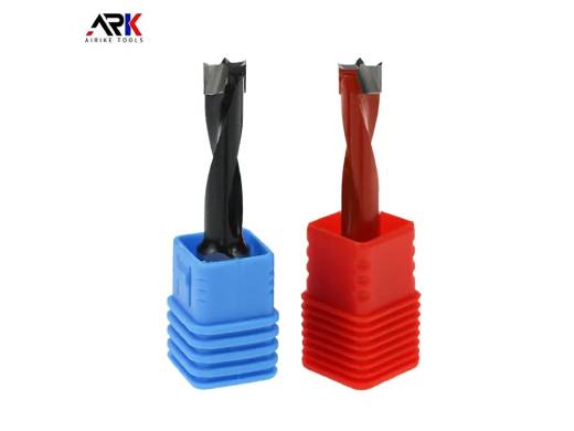 Quels sont les avantages des fraises dans l'usinage des raccords pour instruments à vent?