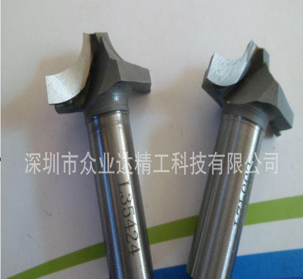 Quelles sont la vitesse de rotation et la vitesse d'avance d'une fraise de soudage?